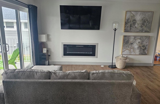 New carriage suite Calgary NW close to UofC
