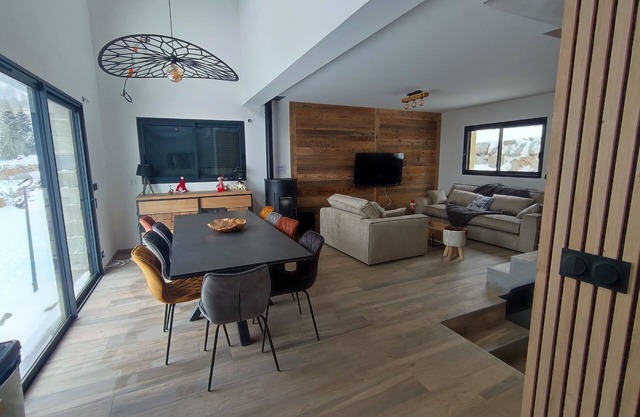 NEW CHALET 12 PERS - PLAYROOM - EGAT
