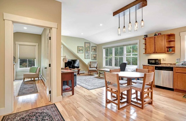New! Charming 1BR Hideaway | Hartland Hill House