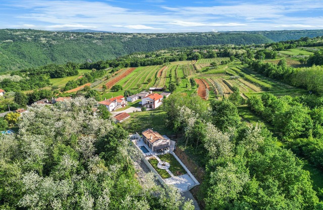 NEW Charming Villa Harmonia with Heated pool,Indoor Jacuzzi surrounded by nature