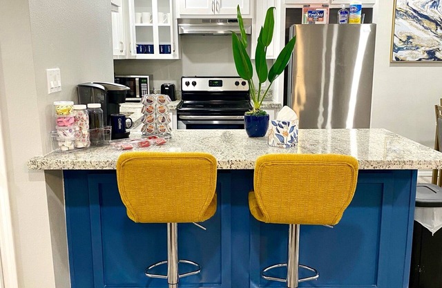 NEW! ✨close to Downtown, Malls & PremiumnOutlets, with Balcony ❤️