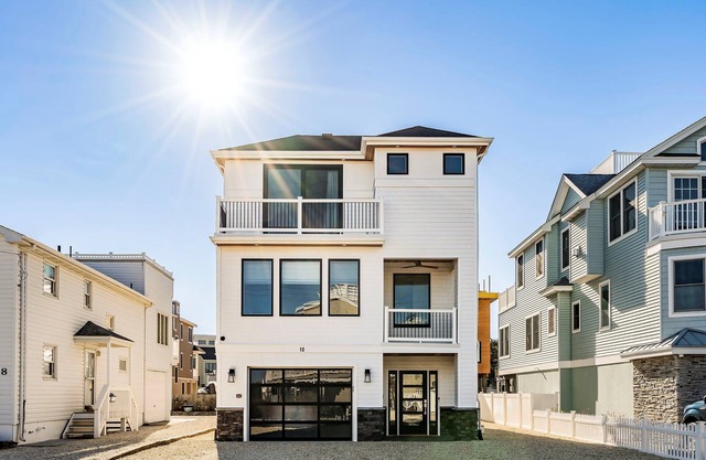 New construction pristine beach house 5 houses from the ocean