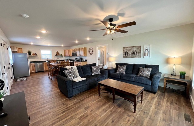 NEW CONSTRUCTION! The Bluegrass Cottage. 1.3 miles to Lee's Ford Marina/Ramp