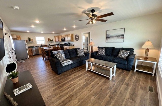 NEW CONSTRUCTION. The Cumberland Cottage. 1.3 miles to Lees Ford Marina/Ramp