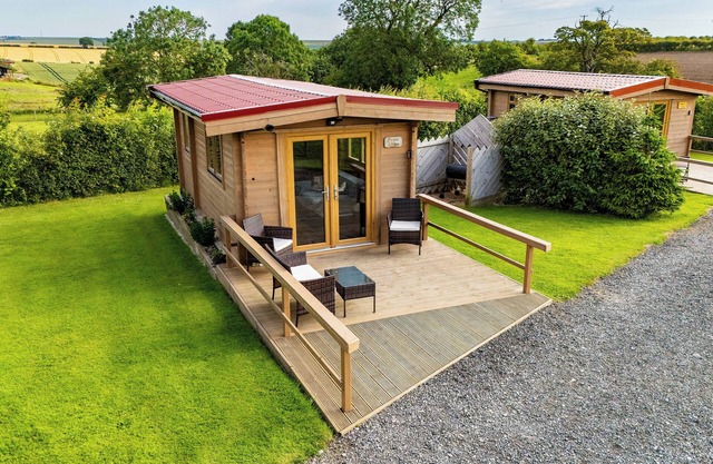 New Cosy Lodge - Self Contained In Rural Location