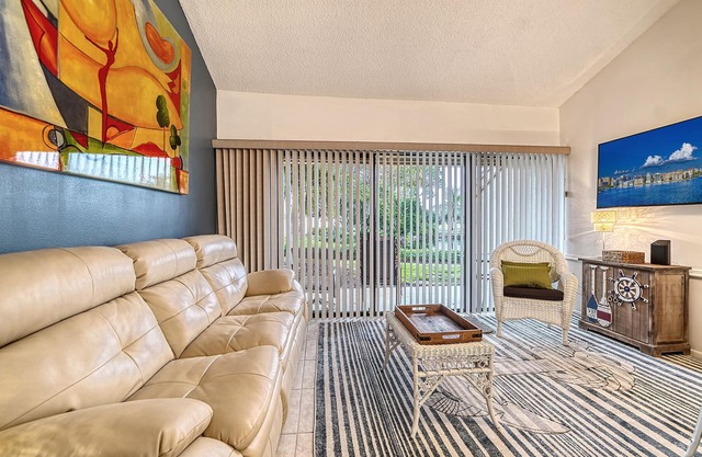 NEW! Cozy 1/1 condo The Meadows Peaceful Pond View