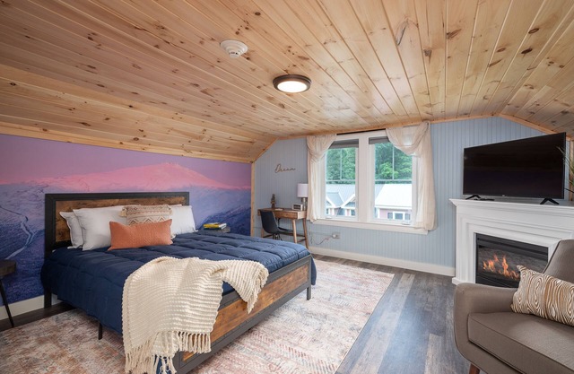 NEW! Deluxe 2 bedroom w/coffee bar close to skiing, hiking, biking & N. Conway