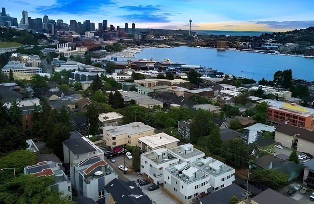 NEW Eastlake 4B3BT 1M Home Views - Sleeps 10