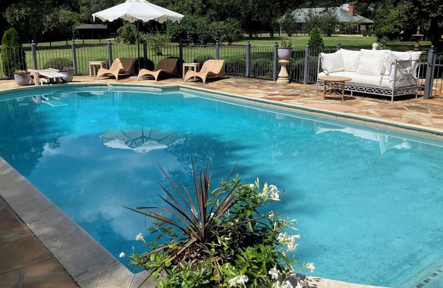 New Horse District Barn Apartment in 6 acre gated Winter Colony Estate w/Pool.n