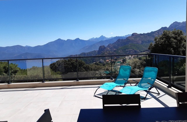 New house facing the calanques of Piana