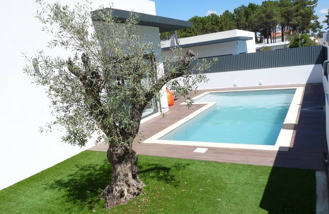 New house in Sesimbra with private pool and garden for 9 people, close to Lisbon