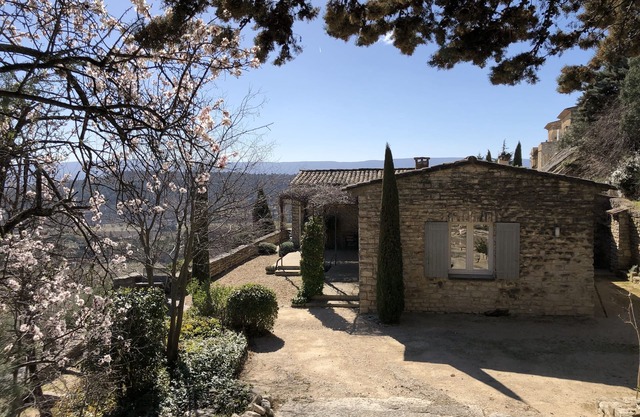 NEW in Gordes, contemporary villa with breathtaking views of the Luberon