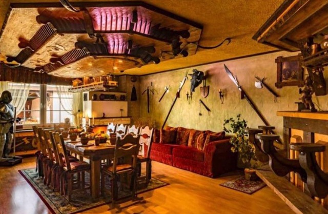 NEW! Knights' hostel to the falcon