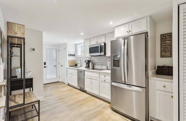 New Large & Bright Arboretum/H-Street/Cap Hill 2BR