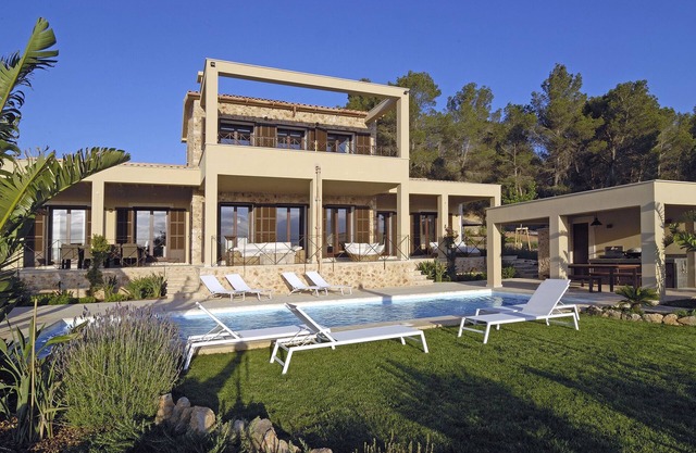 New light-filled dream house with panoramic views of the Tramuntana Mountains