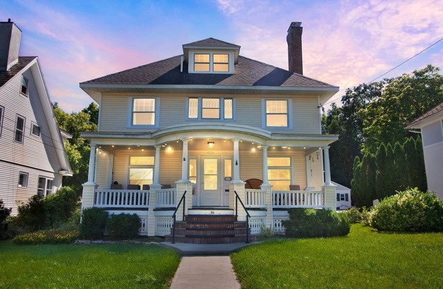 NEW LISTING! Cozy Trotter (4-Bedroom Home) - Pets Allowed