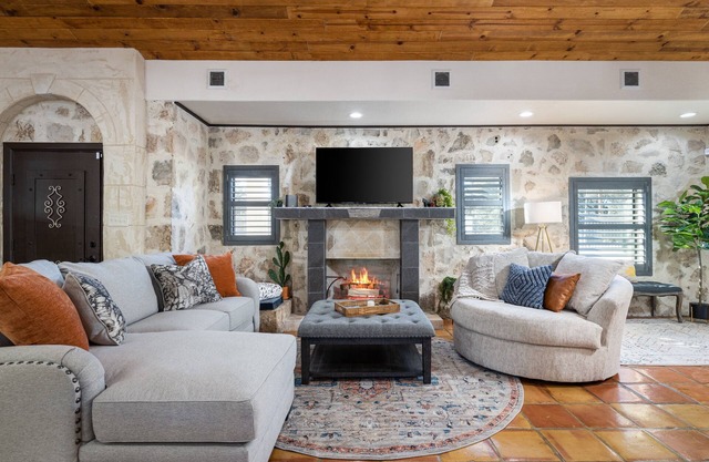 ❀New Listing❀ Evelyn Rose House ❀ Mins to The Rim/LaCantera/Six Flags/Helotes