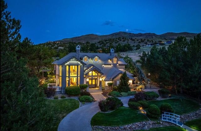 New Listing! Luxurious Custom Home, with Outdoor Entertainment Area,and Hot Tub!