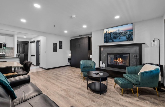 New Listing! Modern Mountain Basecamp @ 7th Mountain Resort!