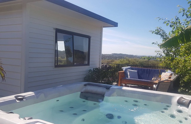NEW LISTING.SPA POOL, PEACEFUL, PRIVATE SANCTUARY at PLUM TREE COTTAGE