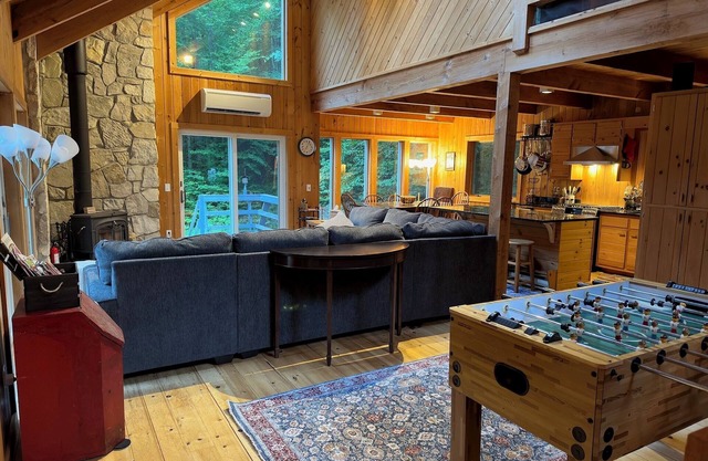 New! Lovely Post & Beam home minutes from Lenox & Williamstown, lakes & hiking