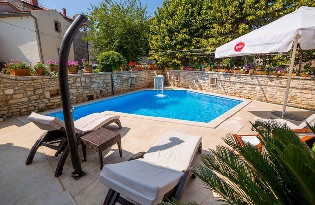NEW !Lovely restored house with private pool and cascade