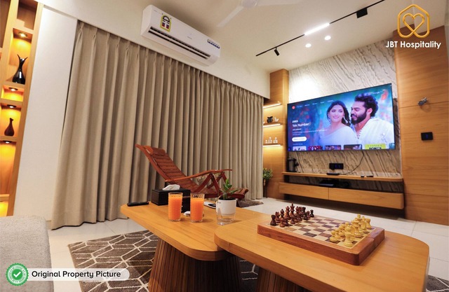 New Lux Apts Terrace Garden, Pizza Oven Full Service Fully equipped for NRIs