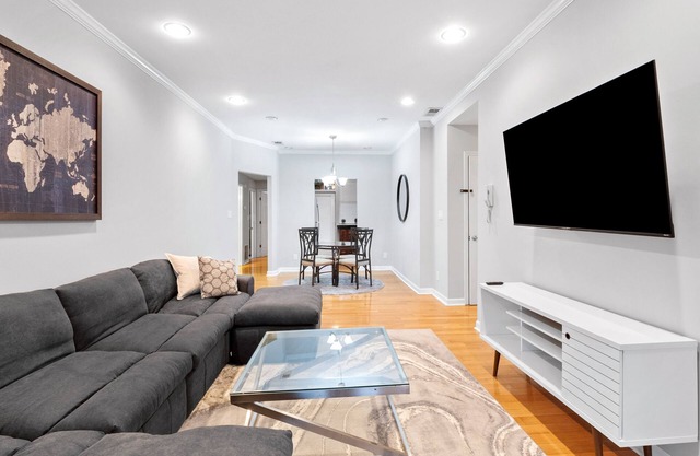 New! Luxurious King Bed Suite Near Wash-U