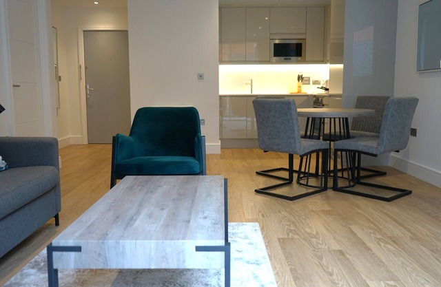New* Luxury 1 King Bed Apartment- Birmingham City Centre