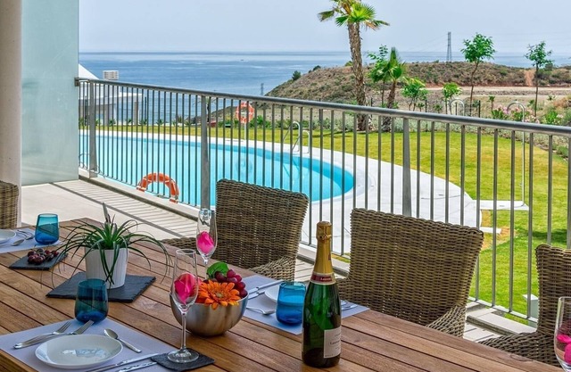 New Luxury 3-Bedroom Seaview Apartment with Pool & Wi-Fi