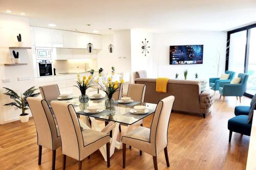 New Luxury Apt Ocean Front Heart of Olhao Plus Parking