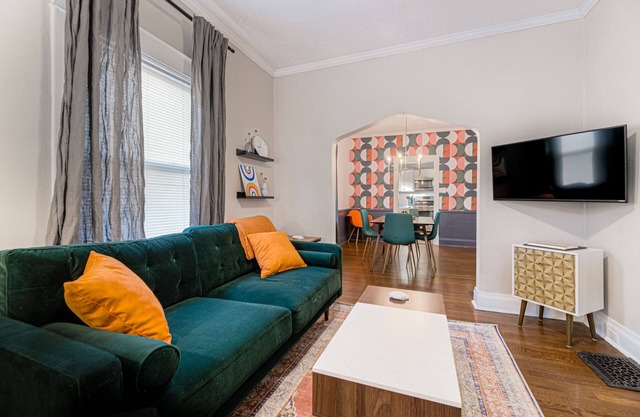 *NEW* Mid-Century Modern Bungalow! Ideal Location -3Bed/2BR