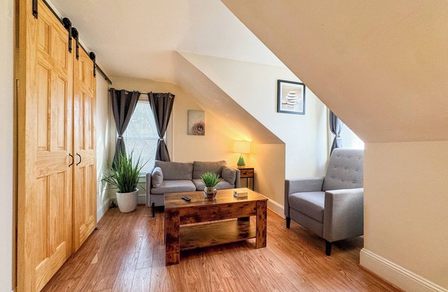 NEW - Mins to Concord and Nashua NH - Fully Fenced Backyard - In-Unit Laundry