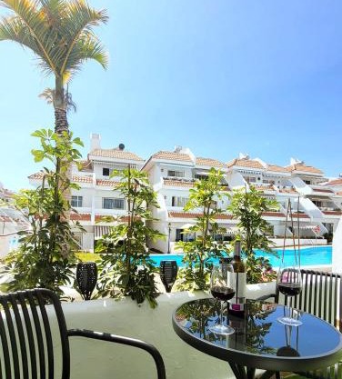 New Modern Apartment close to the Beach