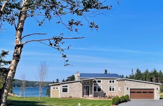 New Modern & Unique 2-bedroom house in beautiful South River with WiFi, AC etc.