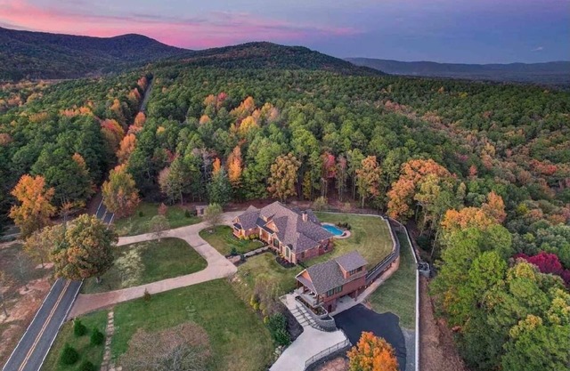 NEW! Mountainside Luxury Cottage 1—LOCATION! LOCATION!