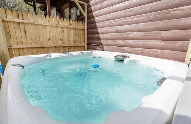 New/MountainViews/Rustic/HotTub