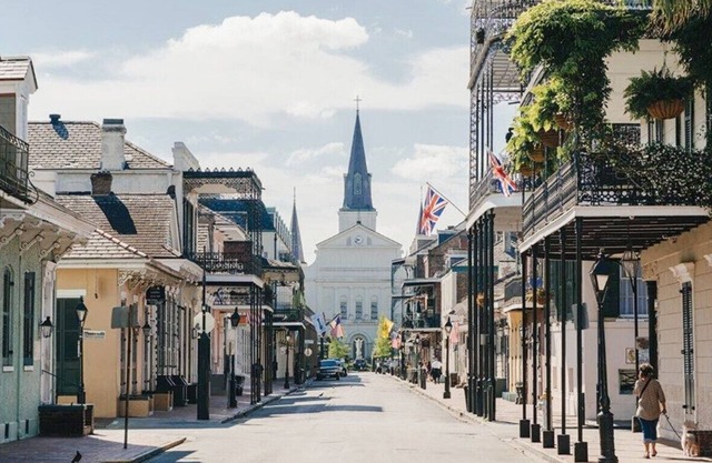 New Orleans QRTR Stays, 1B/1B with BALCONY, Garage PRG Available! Take a Look.