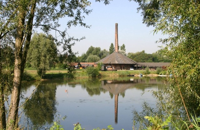 New permanent nature lodges in the form of a brick oven for 4 to 60 guests.