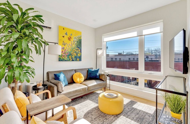 New, quiet townhome in heart of St. Elmo w/sun patio