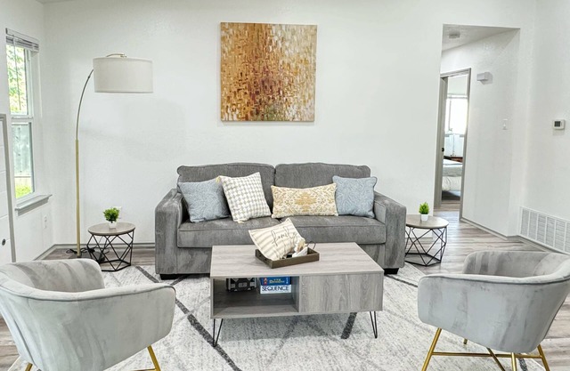 New Relax Modern Luxury 3BR2Bath Home Sleeps 10, close to Lake Travis and Domain