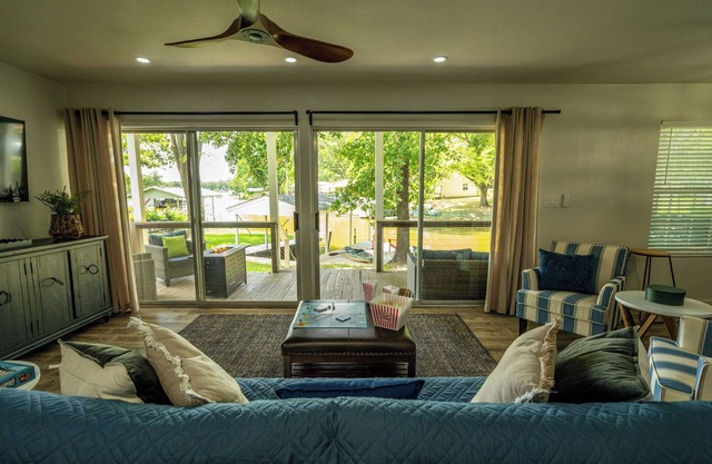 New! Remodeled Lakefront Home: Hot Tub/Kayak: Book Now - Have Fun!
