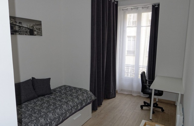 NEW ROOM PRIVATE SHOWER CENTER NEAR TRAIN STATION