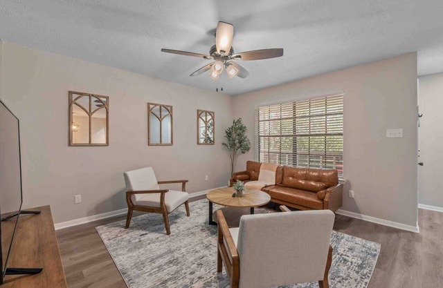 New! Simplistic Getaway - 3 miles to campus!
