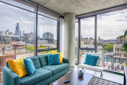 New Sleek 2BR - Perfect Blend of Comfort & Style in Chicago