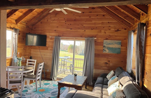 New spacious-charming one bedroom cottage with loft at Wilson Lake Country Club