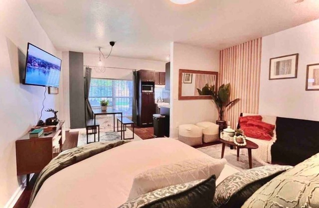 New Studio cozy décor min. from beach & Wynwood