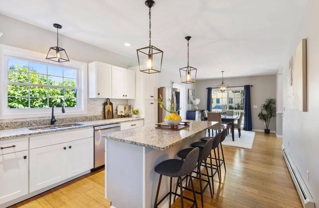 New: Stylish 4BR Retreat, Dog-Friendly Comfort, Close to Portland & Beaches
