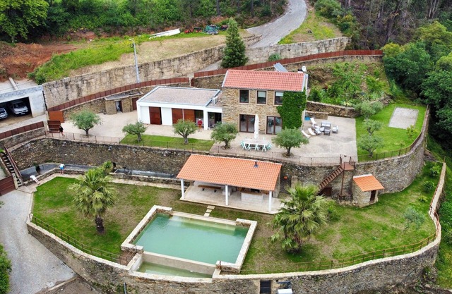 New! Superb 6-bedroom stone house on the Douro, 20 minutes from Porto