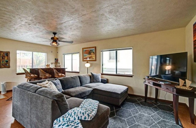 NEW - THE OUTRIGGER 3BR 2Bath - Hilo cold AC